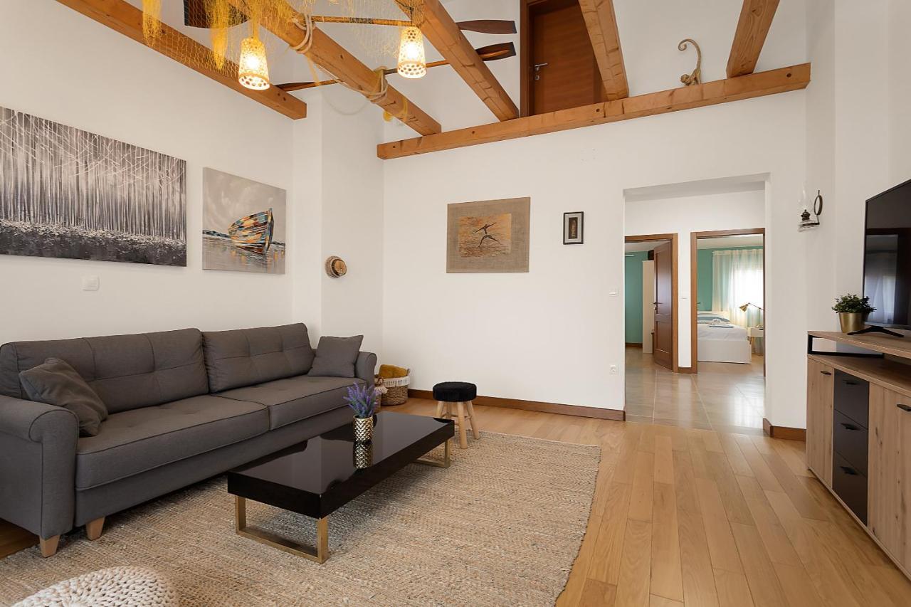 Apartments Cesare With Shared Pool Liznjan Exterior photo